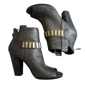 GUESS BROWN “BONNAROO” PEEP TOE LEATHER ANKLE BOOTIES WITH GOLD EMBELLISHMENTS